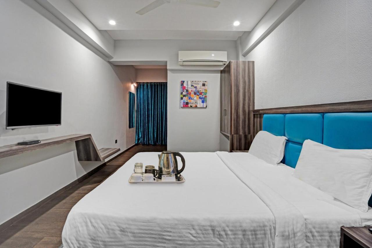Super Oyo Townhouse 639 Hotel Citadel 2 Сурат Экстерьер фото