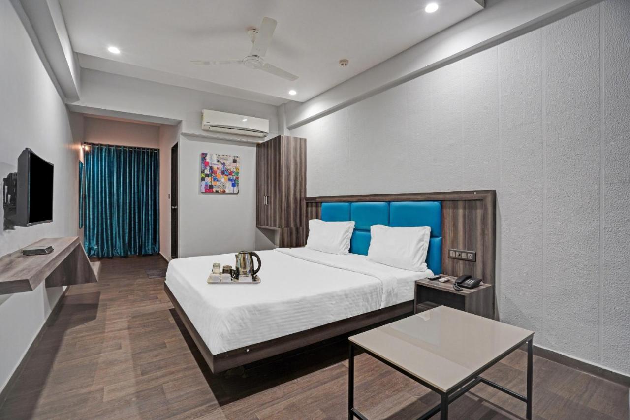 Super Oyo Townhouse 639 Hotel Citadel 2 Сурат Экстерьер фото